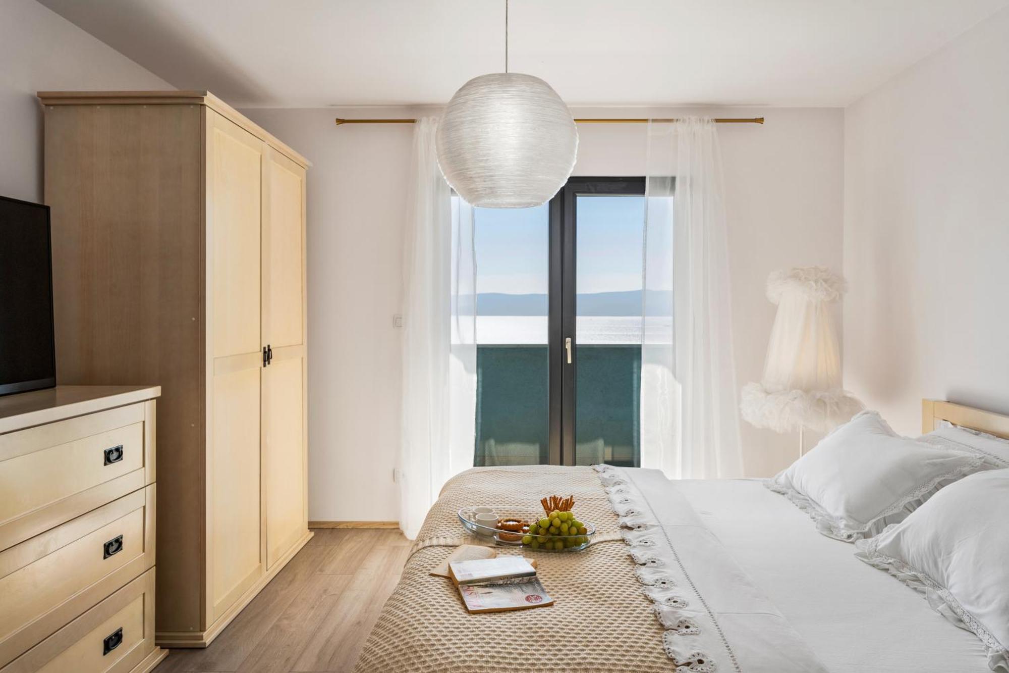 Villa Allegra With 32Msq Heated Pool, 300M Far From Sandy Beaches, Open Sea View Омиш Экстерьер фото